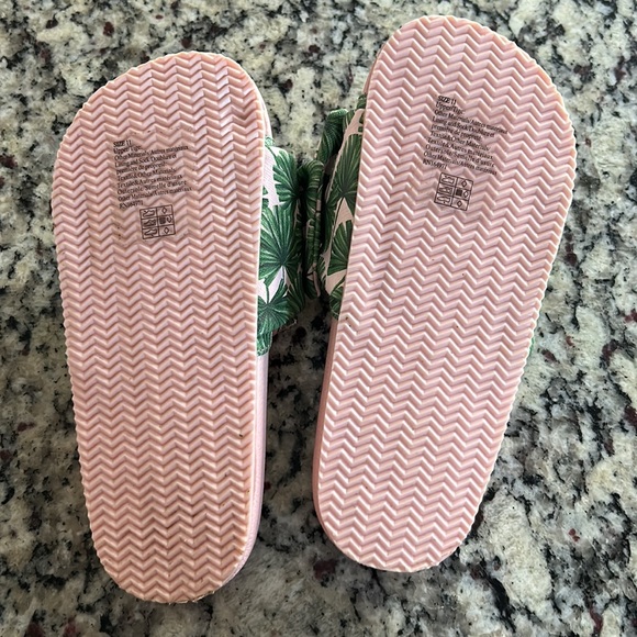 Janie&Jack Palm Bow Pool Slides - Picture 2 of 6